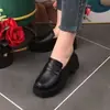 Mocasines de cuero suave de un paso para mujer 2026 Estilo Nuevo de Otoño Aumentadores de Altura Estilo Británico Zapatos Pequeños de Cuero Suela Suave Suela Gruesa Mocasines Versátiles