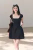 Alguns dos novos vestidos curtos de verão 2026 estilo coreano, 100% algodão, bordados, vazados, com corte justo e acinturados, para mulheres