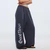 Calça casual azul-acinzentada com estampa de letras estilo americano desgastado da Amazon para mulheres, corte solto, fluida, adequada para dança e esportes, calça de moletom de perna larga