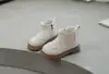 Botas Martin da moda para meninas, botinhas infantis, novo estilo outono e inverno 2026, sapatos Chelsea versáteis de pelúcia para bebês