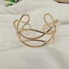 Pulseira Tecida Única Estilo Europeu e Americano 2022 para Mulheres, Feita à Mão, Estilo Minimalista, Pulseira Cruz, Material de Latão, Design Vintage