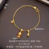 La serie "Legend" de la Familia Zhou, en el mismo estilo de oro arena, con elementos de tambor y calabaza: pulsera, collar y anillo, un nuevo conjunto de estilo chino de tesoro nacional que simboliza la fortuna y la prosperidad