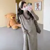 Conjunto de vestido de tricô com colete para maternidade outono e inverno estilo coreano gola V bloco de cores camada dupla para cobrir a barriga slim conjunto de duas peças para usar por cima