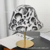 Sombrero de pescador de felpa con estampado de leopardo para mujer, nuevo modelo otoño e invierno 2026, imitación de visón, cálido, moderno, versátil, sombrero de cubo peludo