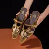 Zapatos de tacón alto retro de terciopelo estilo coreano para mujer, nuevo modelo otoño 2026, nuevos mules de lentejuelas estilo chino para combinar con faldas
