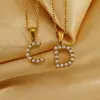 Venta Caliente Transfronteriza Diseño de Nicho Perla de Imitación Collar de 26 Letras Moda Europea y Americana Colgante de Letra Inglesa Venta al por Mayor