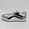 Zapatos Casuales de Cuero Nuevos Fabricante Venta al por Mayor Primavera 2025 Populares Combinación de Colores Suaves Zapatos Deportivos Zapatos para Hombre