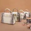Bolso de Mujer Kelly Segunda Generación de Panza de Cocodrilo Transfronterizo de Europa del Este Bolso de Mano Blanco del Himalaya Bolso de Hombro Cruzado de Moda