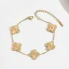 Pulseira Fashion de Aço Titânio Trevo de Quatro Folhas para Mulheres Simples Leve Luxo Estilo Ins Personalizado Acessórios de Joias para Mãos Ornatos Pulseiras