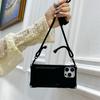 Adecuado para funda de teléfono con tarjetero para iPhone 17, funda protectora líquida anti-caídas en las cuatro esquinas para Apple 16 con correa cruzada y ranura para tarjetas, suave