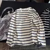 Camiseta Básica de Punto Rayado para Mujer Otoño Temprano 2026, Corte Holgado, Cuello Redondo, Casual, Versátil, Suave y Cómoda, Manga Larga para Mujer