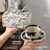 Os favoritos café retrô nostálgico xícara única pires conjunto moda cerâmica xícara de café loja de negócios evento de celebração presente de mão