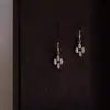 Pendientes de Clip Retro Coreanos, Pendientes de Diseño Nicho, Pendientes Brillantes en Forma de Diamante de Circonita de Imitación para Mujer, Versátiles y Elegantes, Pendientes de Lujo Ligero