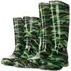 Botas de lluvia de moda gruesas largas impermeables para hombre con suelas de tendón, zapatos de lluvia de camuflaje, botas de caña media de alta gama antideslizantes para hombre