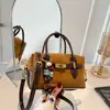 Bolsa de ombro feminina de nicho super popular transfronteiriça, nova moda de verão 2026, bolsa transversal moderna de alta qualidade, bolsa almofada requintada