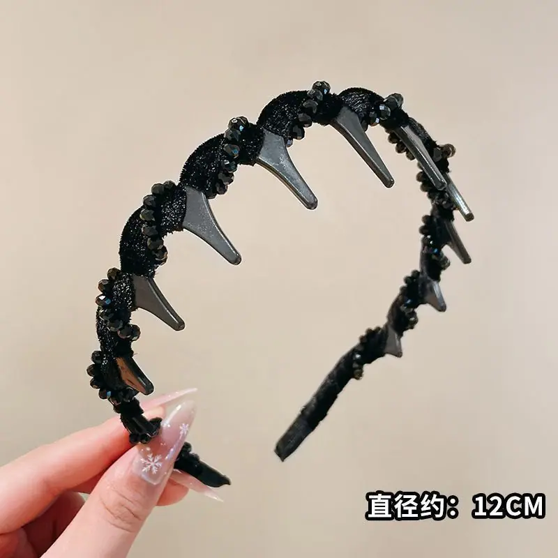 黑色