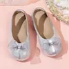 Sandálias Infantis 2026 Verão Novo Estilo Coreano Laço Moda Sapatos de Princesa Calçados Slip-on Infantis Versáteis Sapatos de Praia