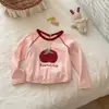 Camiseta de manga longa para bebê, nova coleção outono 2026, peça básica estilosa para bebês e crianças pequenas, um top de outono super fofo para meninas pequenas