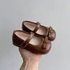 Zapatos de Cuero Retro para Niñas 2026 Primavera y Otoño Nuevos Zapatos Individuales para Niños Boca Baja Mocasines para Niña Pequeña Zapatos para Bebé con Suela Suave