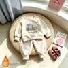Conjunto de moletom doce para meninas, estilo dopamina com fleece, novo design fofo de gatinho de desenho animado, conjunto de duas peças de calça casual para bebê menina