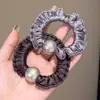 Goma para el pelo de satén perlado para mujer, coletero plisado de alta gama para recogidos bajos, accesorio para el pelo simple y elegante