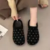 Zapatos peludos estilo Chanel pequeño para mujer, ropa de exterior 2026, nuevos de otoño, punta cerrada, media zapatilla, zapatillas cálidas de felpa y algodón, mules