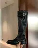 Botas Longas Plissadas de Couro de Vaca Super Macio Laváveis Femininas 2026 Novo Estilo Fivela Salto Bloco Emagrecedoras Botas Solado Grosso Cano Alto Botas de Equitação