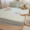2026 Nuevo Modelo Sábana Bajera de Gasa Gruesa de Tres Capas Cubierta de Cama Protector de Colchón de Envoltura Completa Sábana Bajera para Cama Matrimonial Juego de Tres Piezas