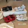 Zapatos de Ballet de Piel de Oveja Color Uva con Tacón Oculto de 4 cm, Punta Redonda, Correa Cruzada, Zapatos Mary Jane Bajos para Mujer
