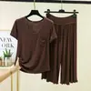 Conjunto de dos piezas de camiseta de manga corta con cuello redondo y bolsillo de modal y pantalones cropped holgados de cintura alta, atuendo de verano fino talla grande