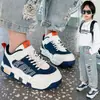 Tênis esportivos para meninos 2026 primavera-verão novo estilo coreano tênis infantis, sapatos casuais da moda para crianças maiores e estudantes