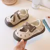 Nuevas Sandalias Semisandalias de Baja Caña con Velcro, Antideslizantes, Huecas, Suela Suave, Piel Suave, Estilo Coreano, para Niños y Niñas, Primavera y Verano 2026