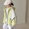 Chaqueta de Otoño para Niñas Little Red Fish 2026 Nueva con Capucha Versátil de Retazos Holgada Manga Larga Cortavientos Moderna