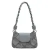Bolsa popular de design nicho deste ano 2023 nova bolsa feminina estilo western versátil bolsa carteiro bolsa de ombro axila bolsa quadrada pequena