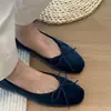 Sapatilhas de Veludo Verde Claro com Laço, Estilo Novo Primavera 2026 para Mulheres, Sapatos Baixos Redondos na Moda e Tendência