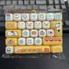 Llavero de juguete con tecla de teclado mecánico de 26 teclas, moderno y lindo, un pequeño regalo o accesorio para que los niños lo cuelguen en sus mochilas