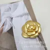 Botones Metálicos Dorados de Alta Gama Estilo Chanel con Forma de Flor para Abrigos de Piel de Visón, Trajes de Piel y Decoración de Suéteres