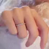 Anillo Fino de Diamante Fila Americana de Moissanita Anillo de Dedo Perforado en Fila Anillo de Fila de Platino para Mujer Anillo de Cola Apilado Bolígrafo Perforador Lateral Secundario de Moissanita