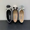 Sapatos de Salto Alto Femininos com Laço de Strass Retro 2026 Novo Estilo Absolutamente Lindo Design Confortável Salto Embutido Sola Macia Sapatilhas