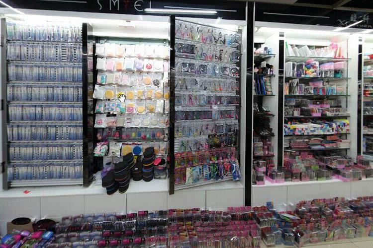 2454204856_1918631015