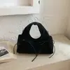 Bolsa de Mão Pequena Exquisita e Moderna para Mulheres, Novo Estilo Primavera 2026, Bolsa Transversal Versátil e Estilosa, Bolsa Tote Pequena da Moda Mais Vendida