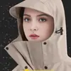 Impermeable de alta resistencia para protección de cuerpo completo durante el ciclismo, con cobertura extendida para los pies, una capucha grande y diseñado para adultos, tanto hombres como mujeres, incluyendo trabajadores de oficina, adecuado para uso con bicicletas eléctricas