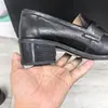 Mocasines marrones de alta calidad de Guangzhou para mujer, 26 nuevos modelos de otoño, zapatos pequeños de cuero estilo británico de piel auténtica, tacón grueso retro negro