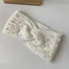 Diadema de Lana Tejida Cálida para Otoño e Invierno para Uso al Aire Libre, Hace que la Cara Parezca Más Pequeña, Gorro de Ala Ancha, Estilo Japonés y Coreano, Adornado con Perlas, Accesorio para el Cabello Versátil de Moda