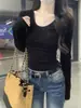 Foto real de camiseta básica de manga larga de color liso con cuello en U, estilo coreano, ajustada, para chica popular de otoño, para mujer 17741