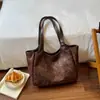 Bolso de mano retro de nicho para el trabajo, bolso de hombro individual popular de tendencia para mujer, nuevo estilo 2026, bolso de mano de gran capacidad