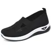 Zapatos para Mujer Transfronterizos Talla Grande Zapatos de Mujer Zapatos de Suela Blanda Zapatos para Madre de Una Pierna Malla Transpirable Zapatos de Tela del Viejo Pekín