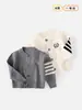 Cárdigan Suéter Estilo Campus para Niños, Nuevo Tejido Elegante Bordado, Top Cálido Estilo Universitario, Chaqueta Uniforme Escolar para Bebés