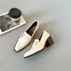 Tacón grueso sin cordones para ir al trabajo versátil sensación relajada zapatos pequeños de cuero planos estilo retro británico correa de cuero doble hebilla mocasines para mujer