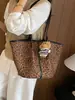 Bolso tote estampado de leopardo para mujer, nueva colección de otoño 2026, diseño de alta gama, gran capacidad, versátil para el uso diario y para ir al trabajo, bolso de hombro